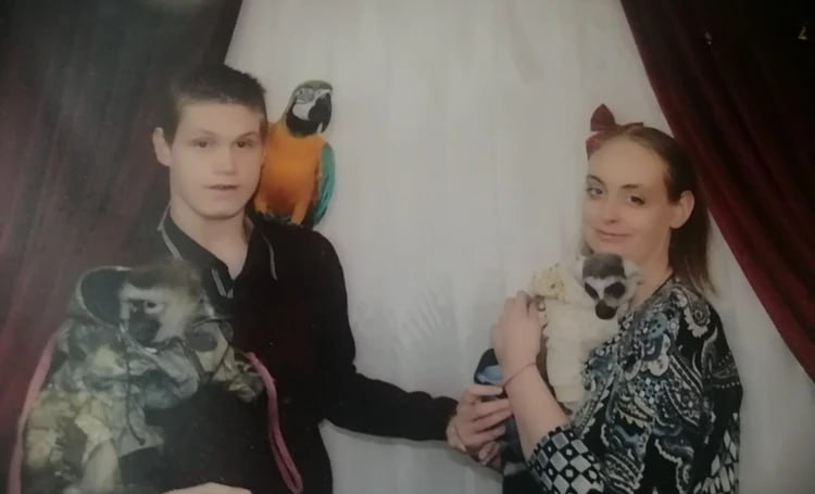 «Чаще всего мы ели хлеб с солью, но бывало, что и его не было»: в Ростовской области брат и сестра терпели издевательства от пьющей и жестокой матери