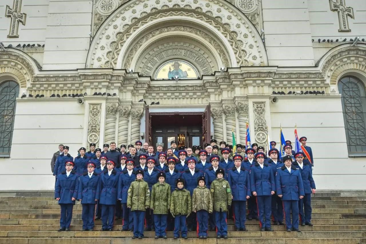 В День Героев Отечества Платовскую сотню Новочеркасского политеха пополнили 23 казака и девять казачек