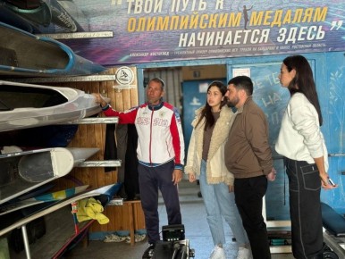 Павел Кузьмин посетил школу олимпийского резерва № 5 на Гребном канале