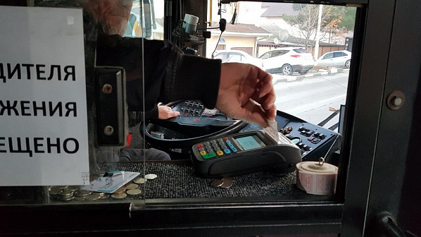 Намеченного на сегодня повышения платы за проезд в ростовских автобусах не случилось
