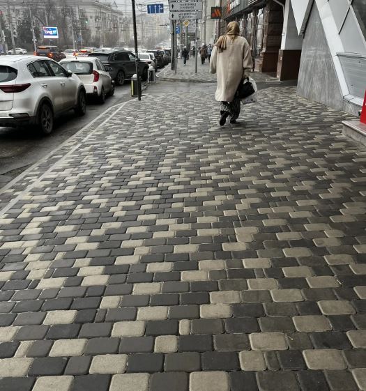 Дорожные службы завершили ремонт тротуара на пр.Буденновском