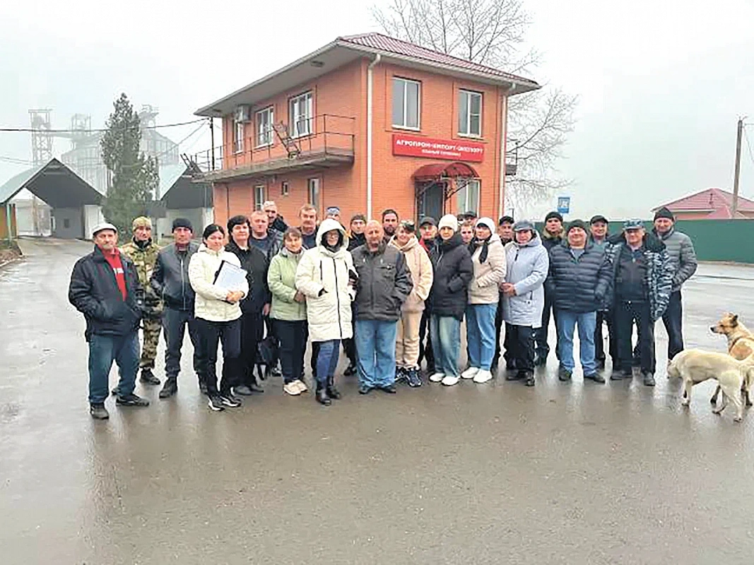 В Багаевском районе работники хлебоприемного предприятия терпят бедствие