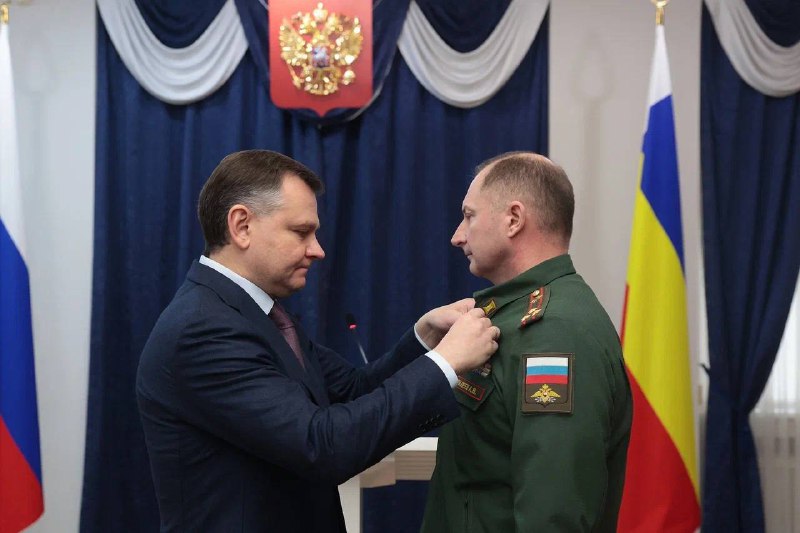 От аграриев до киберспортсменов: в преддверии Дня Конституции Юрий Слюсарь вручил госнаграды дончанам