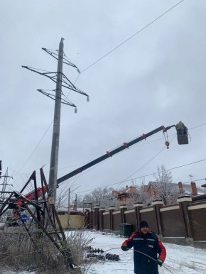 Со вчерашнего вечера жители Аксая сидят без света