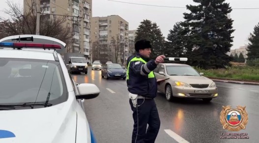 В Ростове инспекторы ДПС и сотрудники ФССП провели рейд по выявлению «должников на колёсах»