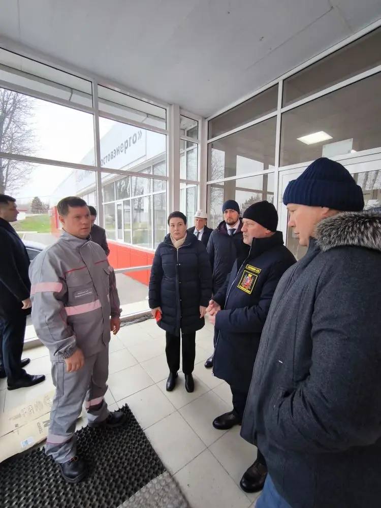 В Ростове обсудили привлечение дополнительных сил для ликвидации аварии на ТЭЦ-2 из других городов региона, сообщил глава города Александр Скрябин