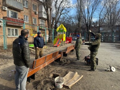 У сотрудников Управления ЖКХ находится на контроле благоустройство спортивной площадки по адресному ориентиру: г.Батайск, ул.Ленина 215а