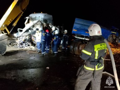 Сотрудники МЧС России ликвидировали последствия аварии в Красносулинском районе