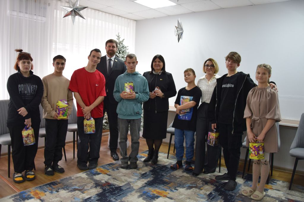 Ирина Жукова навестила воспитанников шахтинских центров помощи детям