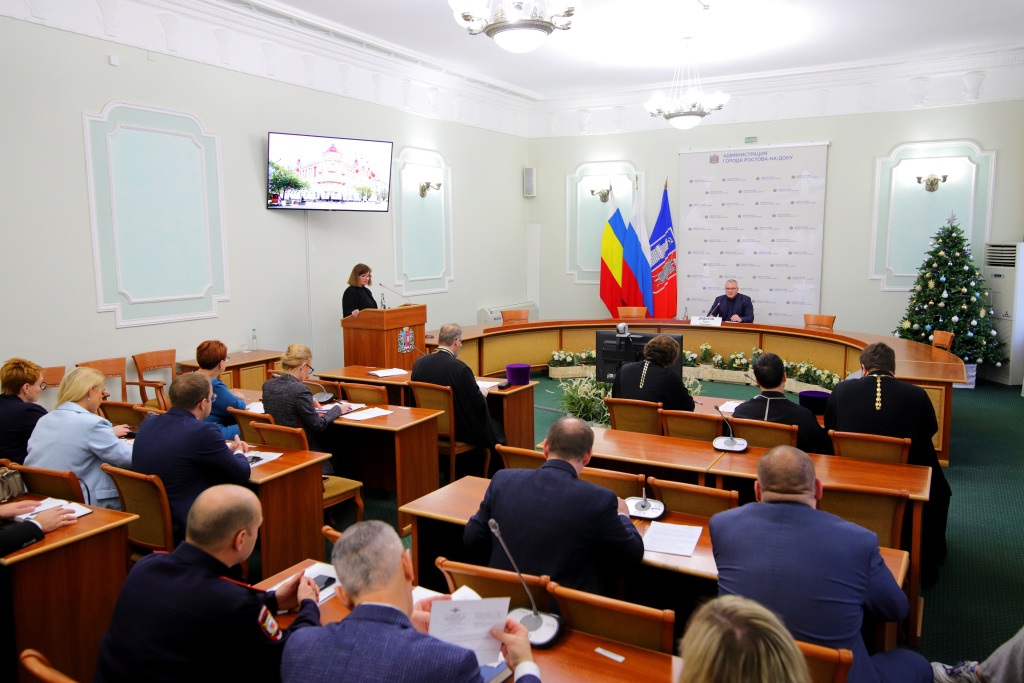 В Администрации Ростова обсудили подготовку и проведение праздников Рождества и Крещения