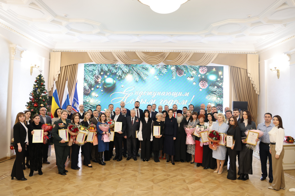 Лидия Новосельцева вместе с депутатами вручили награды ростовчанам за вклад в развитие города