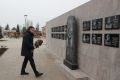 Юрий Слюсарь возложил цветы к памятникам героям в обновлённом центре поселка Тарасовского