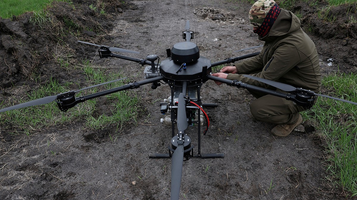 Силы ПВО сбили и уничтожили за ночь 77 дронов ВСУ над регионами России