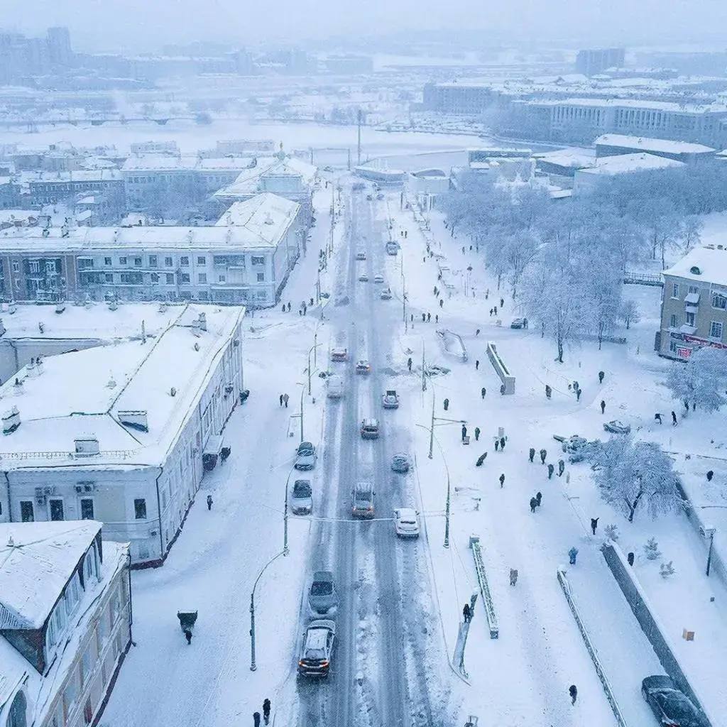 Мокрый снег, дождь, гололёд и ветер: подробный прогноз погоды на выходные