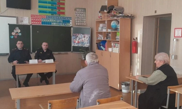 Встреча полиции с жителями Донецка: как не стать жертвой мошенников