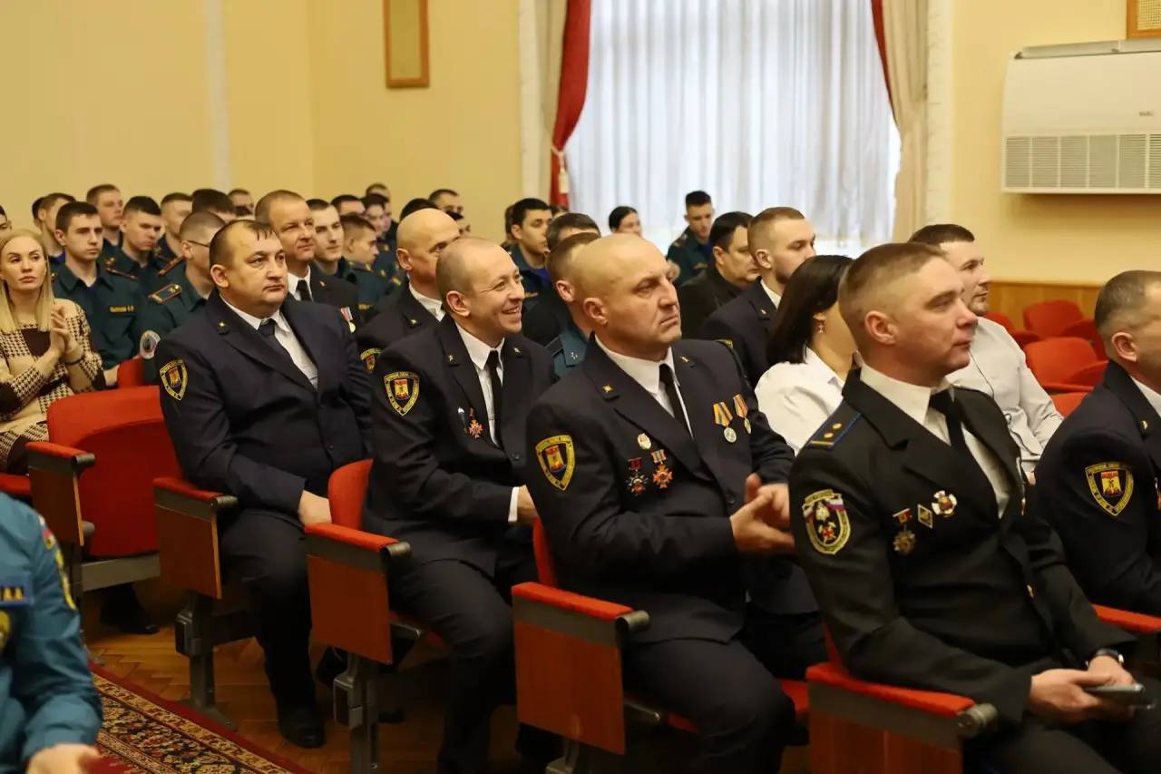 Уважаемые сотрудники спасательных подразделений и служб города Шахты!