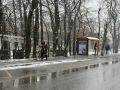 В городе расчищают от снега дороги и выполняют противогололедную обработку