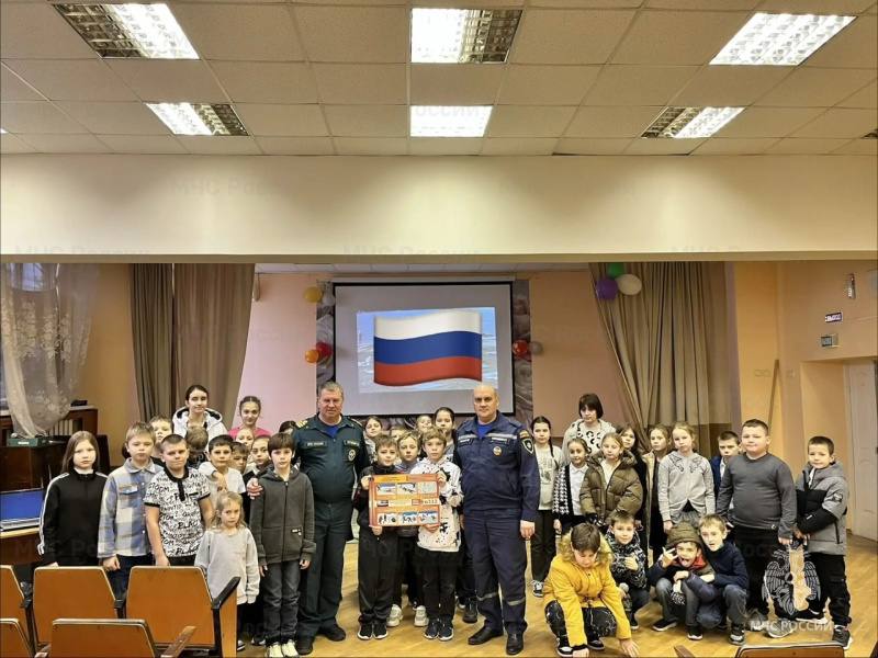 В преддверии зимних каникул инспекторы ГИМС проводят занятия в школах