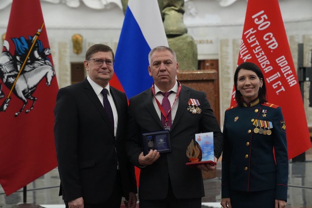 Депутат донского парламента Борис Гуркин, возглавляющий больницу скорой медицинской помощи города Новочеркасска, отмечен наградой от профсоюза работников здравоохранения РФ за проявленное мужество и героизм