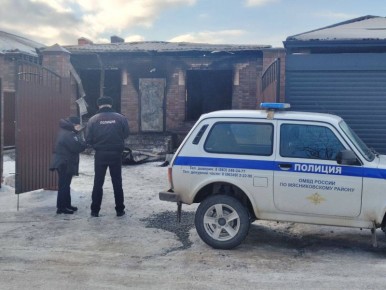 Полиция работает на месте пожара в хуторе Ленинакан