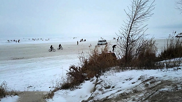 Таганрожцев и других жителей Дона призывают воздержаться от выхода на лед Таганрогского залива