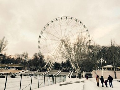 «Одно небо» остановилось. Причиной остановки главного ростовского колеса обозрения стал сильный ветер