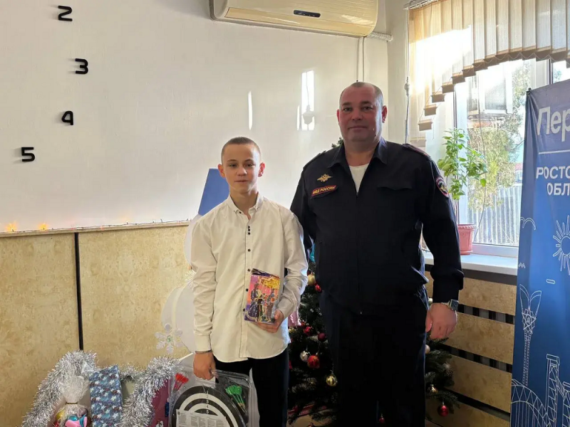 Полицейский Веселовского Отдела исполнил желание подростка