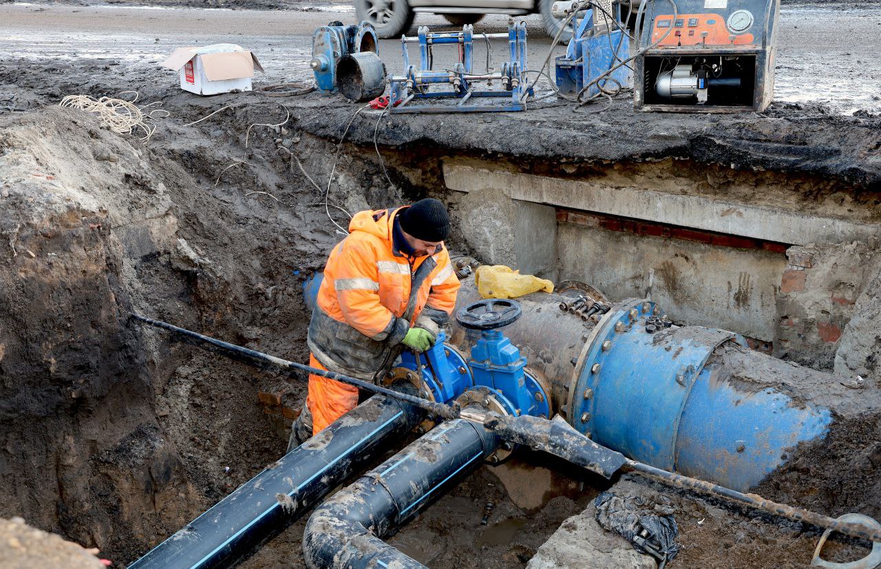 В нескольких районах Ростова работают ремонтрные бригады Ростовводоканала