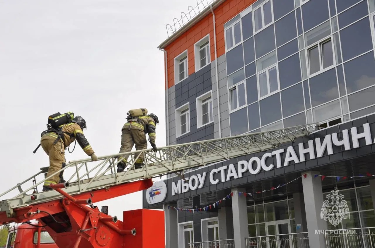 За сутки донские спасатели ликвидировали 12 техногенных пожаров