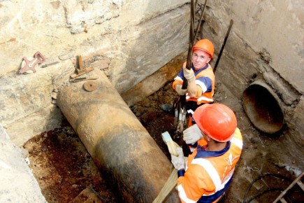 Аварийные службы водоканала устраняют порывы в нескольких районах Ростова