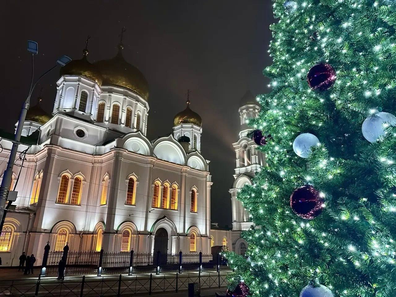 Юрий Слюсарь: В этот светлый праздничный вечер разделил со всеми православными жителями области главную Рождественскую службу в нашем Кафедральном соборе