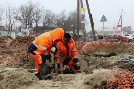 Бригады Ростовводоканала устраняют повреждения на водопроводных линиях в нескольких районах города