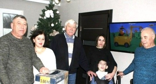 Вячеслав Василенко вручил подарок юному мечтателю из Обливского района