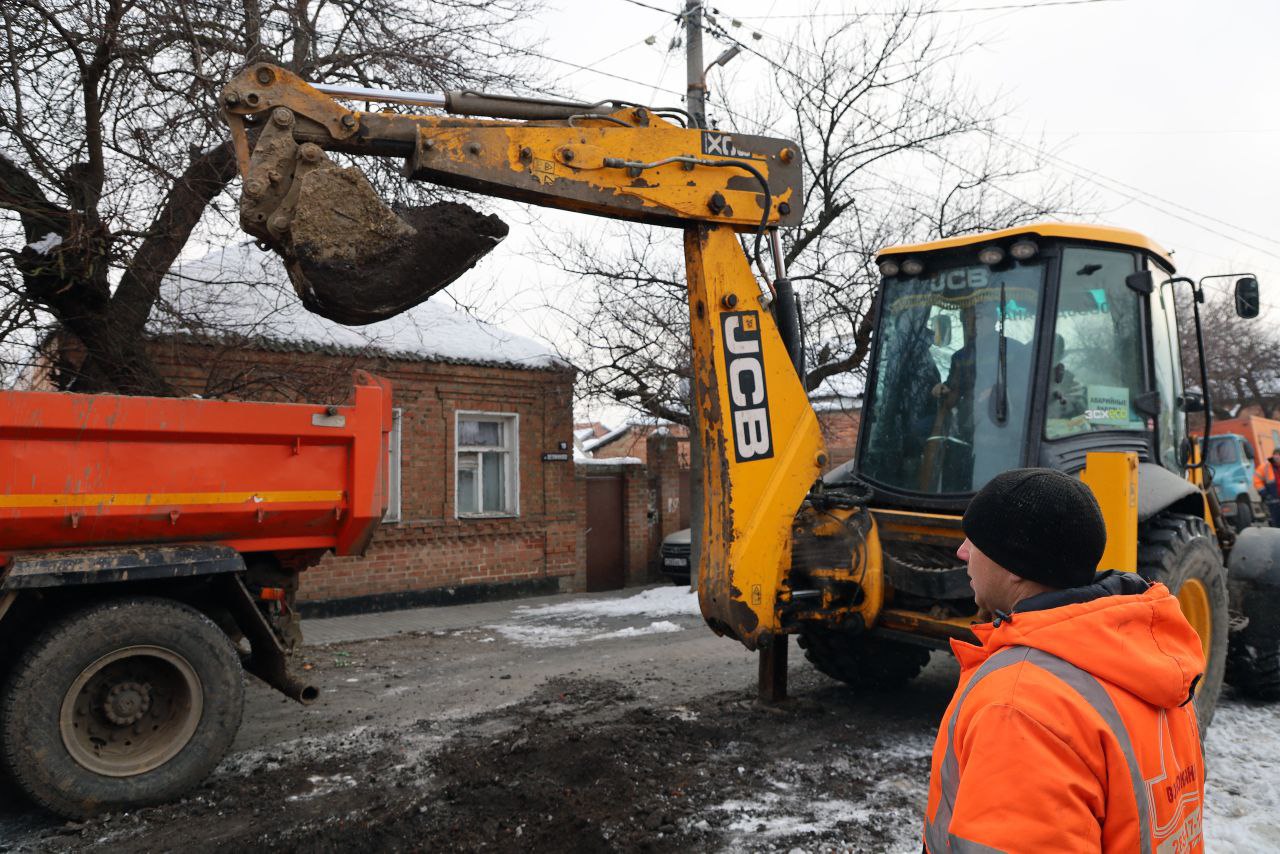 В нескольких районах Ростова продолжают работать ремонтные бригады Ростовводоканала