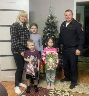 В Усть-Донецком районе провели акцию «Полицейский Дед Мороз»