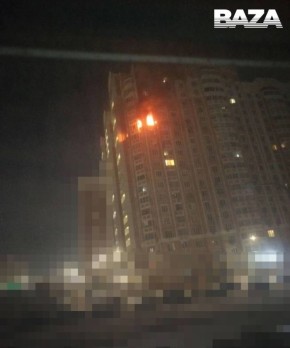 ������� � ����� ����:. ������ ��������, � ��� ����� 4-������ �������, ���������� � ���������� ��������� ����� �� ������-��-����