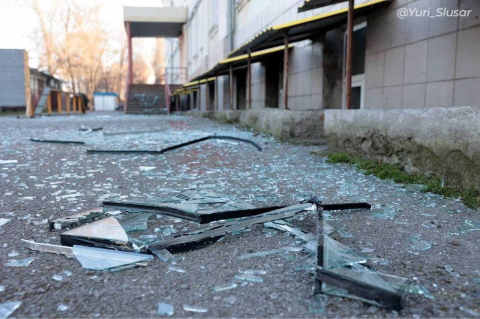 Юрий Слюсарь: Приехал в Таганрог. Здесь ликвидируют последствия вчерашней вражеской атаки