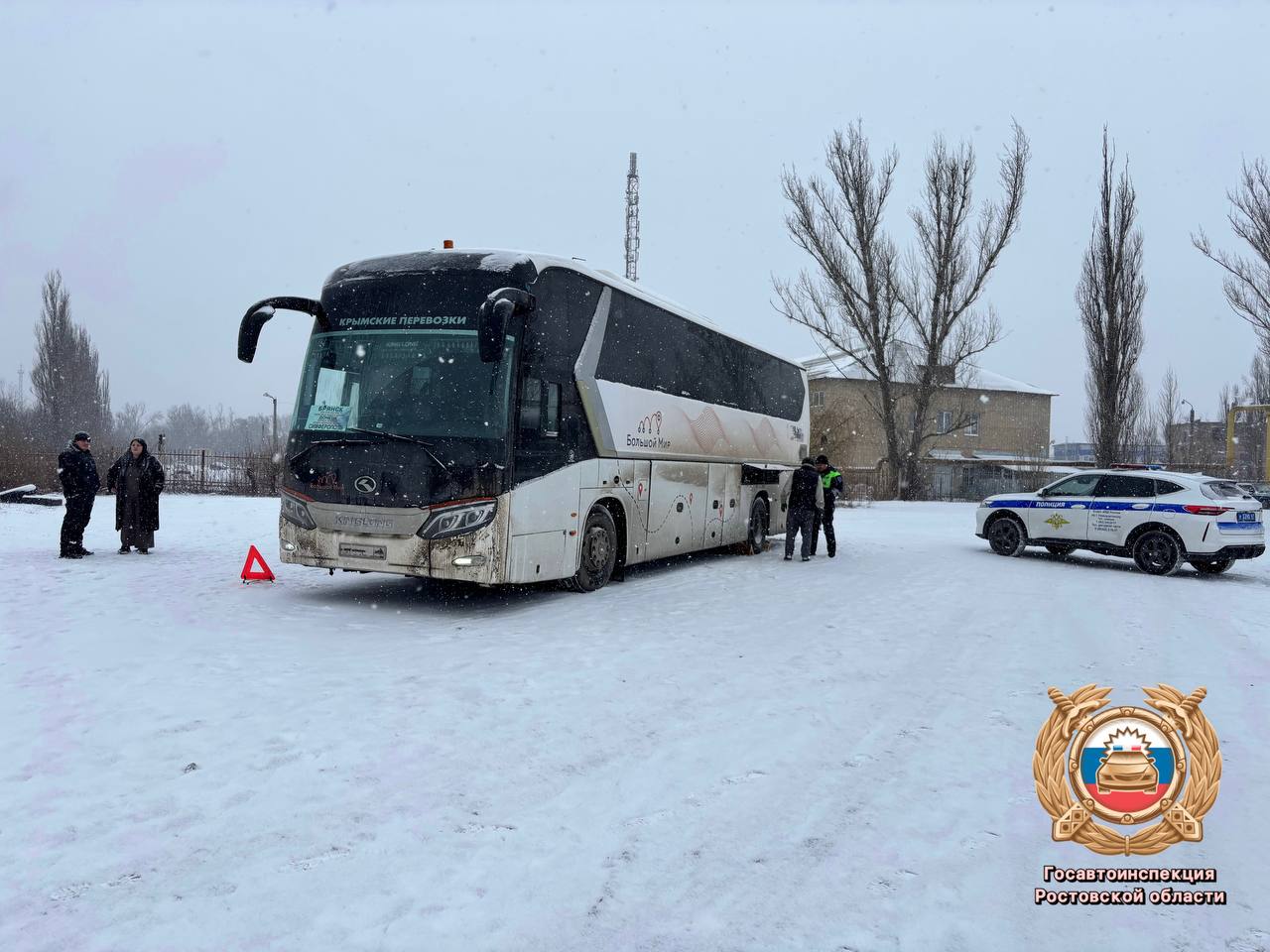Сотрудники Госавтоинспекции Ростовской области помогли пассажирам междугороднего автобуса