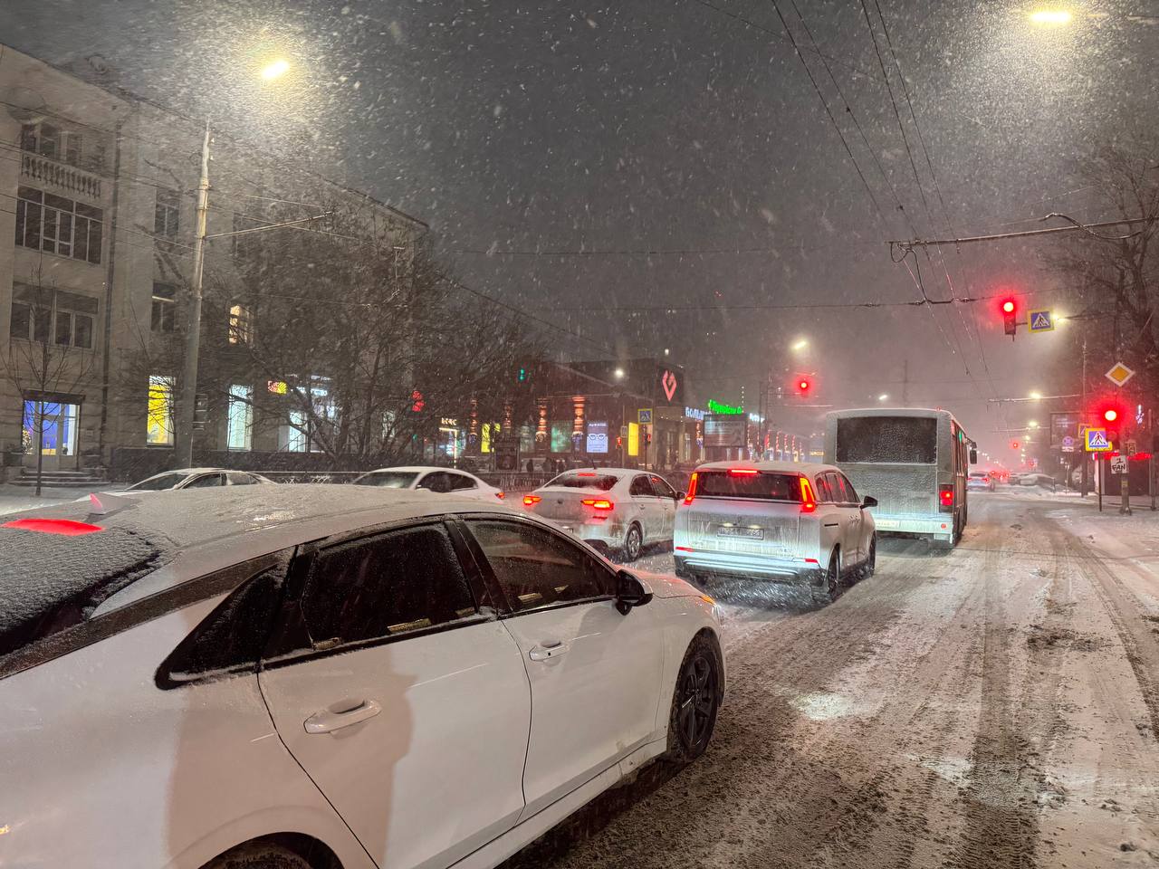 Движение в Ростове на части участков практически парализовано