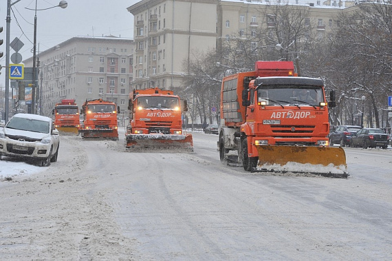 На борьбу со снегом в Ростове и области брошено 250 единиц спецтехники