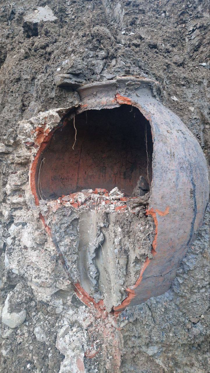 Археологические объекты, похожие на пифосы, нашли в Алуште