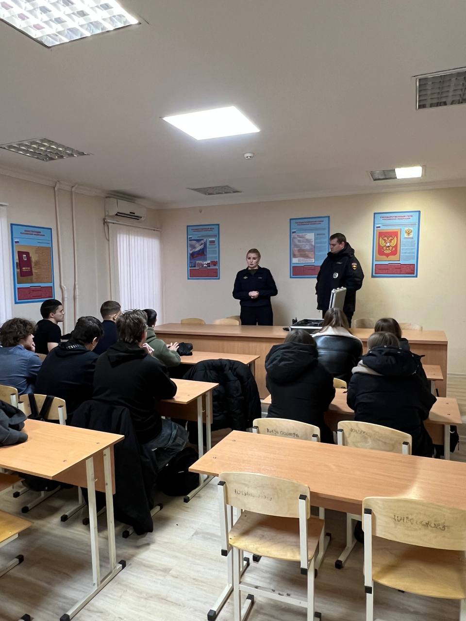 В рамках Всероссийской акции «Студенческий десант» сотрудники подразделений по делам несовершеннолетних, по работе с личным составом и отдела патрульно-постовой службы Ростовского линейного управления МВД России на...