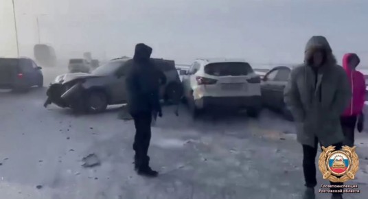 Семь машин столкнулись на трассе в Ростовской области