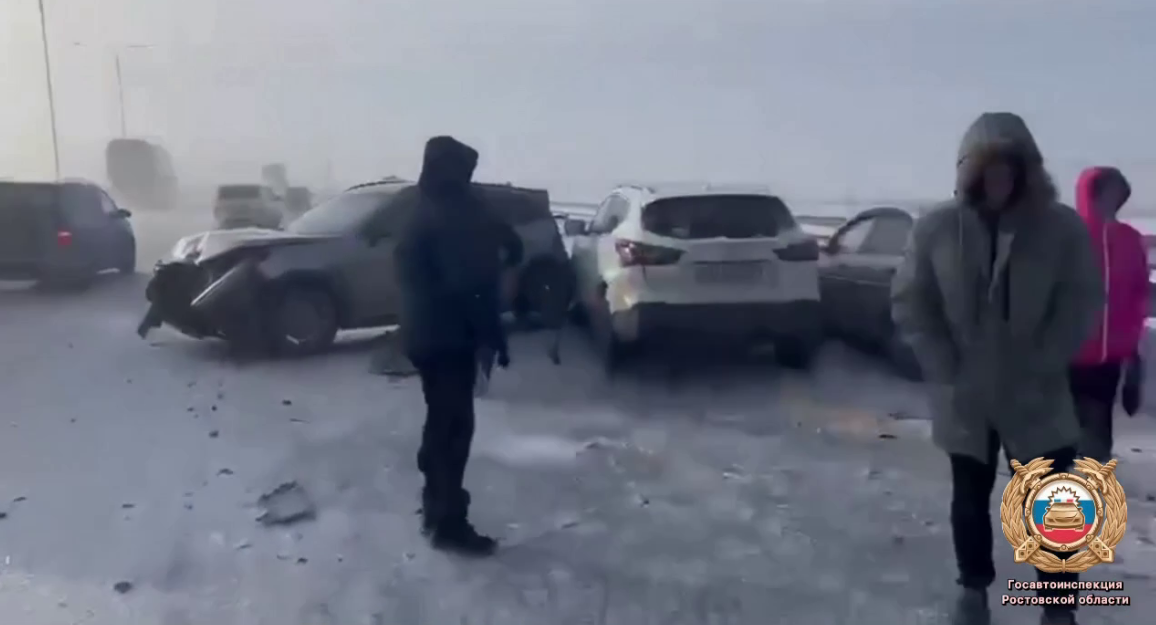 Семь машин столкнулись на трассе в Ростовской области