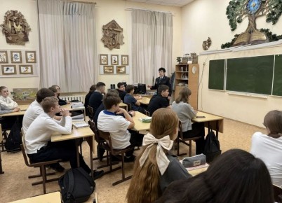 Новочеркасские правоохранители и ветераны провели профилактические беседы в полицейском классе