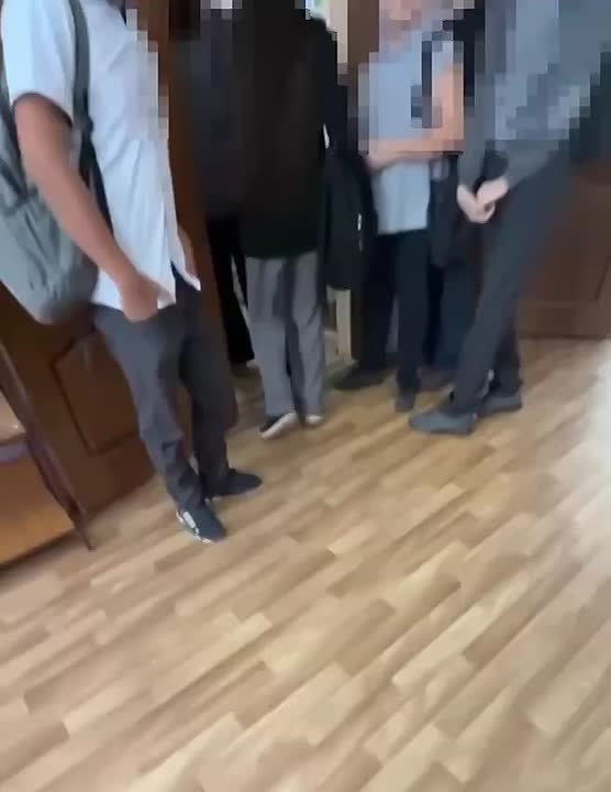 Школьник ударил одноклассницу по голове, девочка упала и потеряла сознание