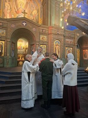 Настоятель главного храма ЮВО провёл службу в главном храме Вооруженных Сил России