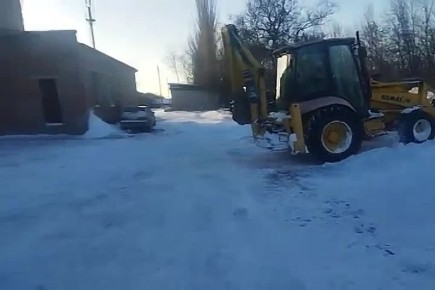 Чистим подъезды к социальным объектам, дороги и тротуары