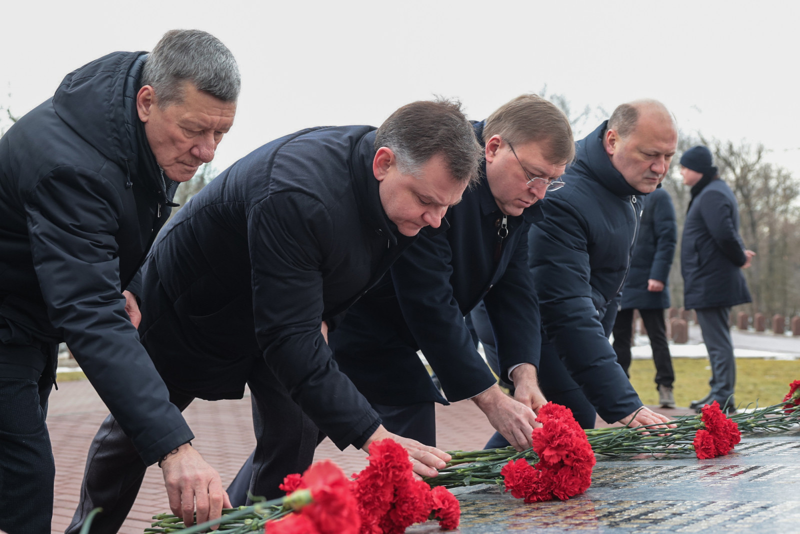 Юрий Слюсарь почтил память освободителей Ростова-на-Дону