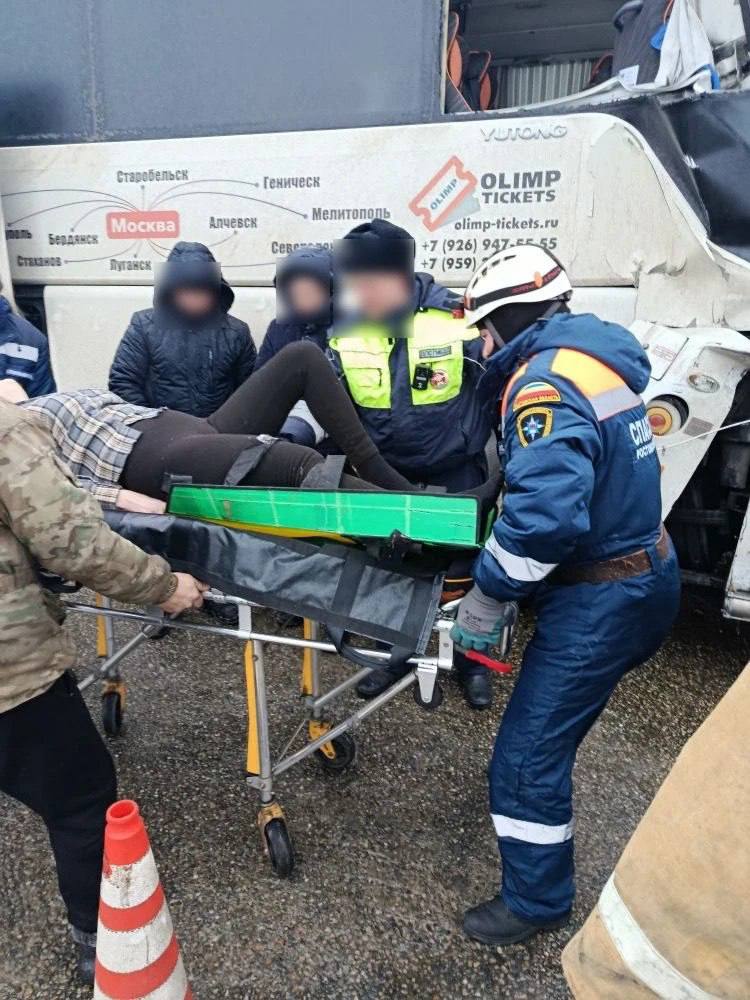 Четверо пострадавших в ДТП пассажирского автобуса с бензовозом